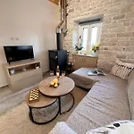 Nafsika's - Magazia Paxos Manesatika