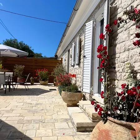Casa de Férias Nafsika's - Magazia Paxos Manesatika
