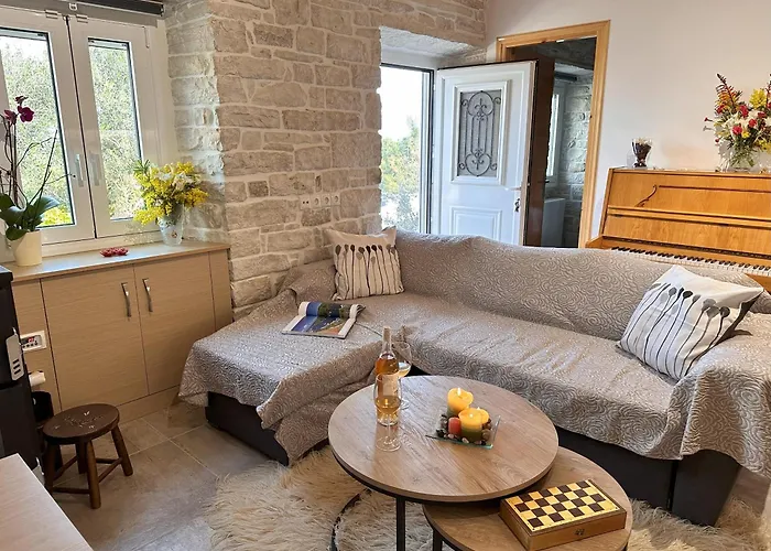 Nafsika's - Magazia Paxos *